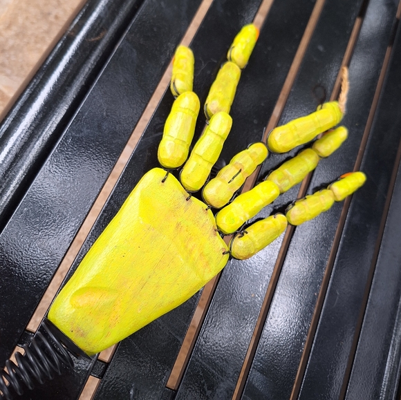 Witch Hand Zombie Finger Halloween Decor Spider Ring Metal Fingernail Wood Green - Picture 16 of 17